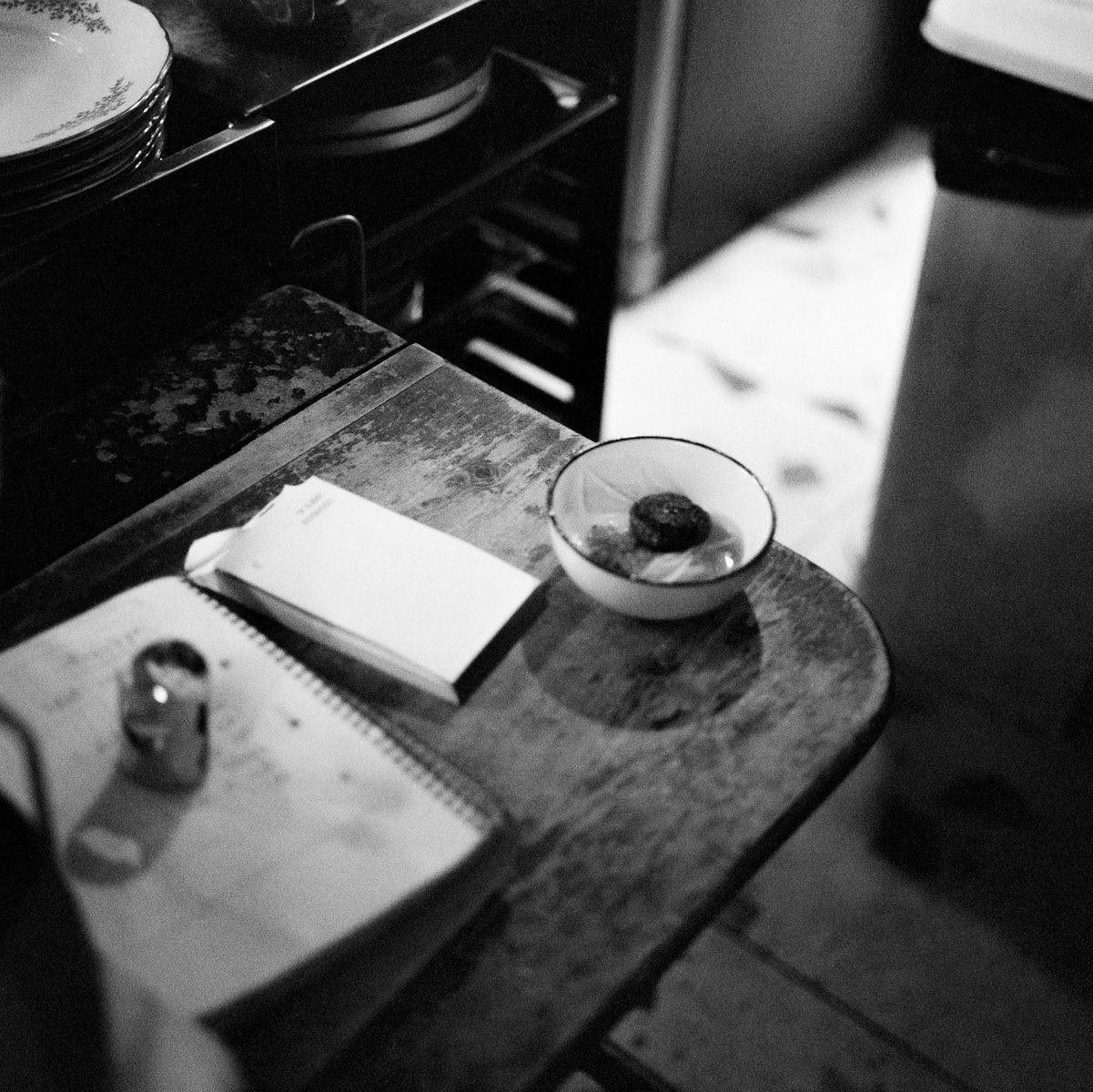 One evening when Chef Sarika Sor is invited by the Lille restaurant Bleu Canard for a four-hands dinner with Chef Ryo Nakamura , Mathieu Drouet captures the atmosphere in the dini… - Image 3