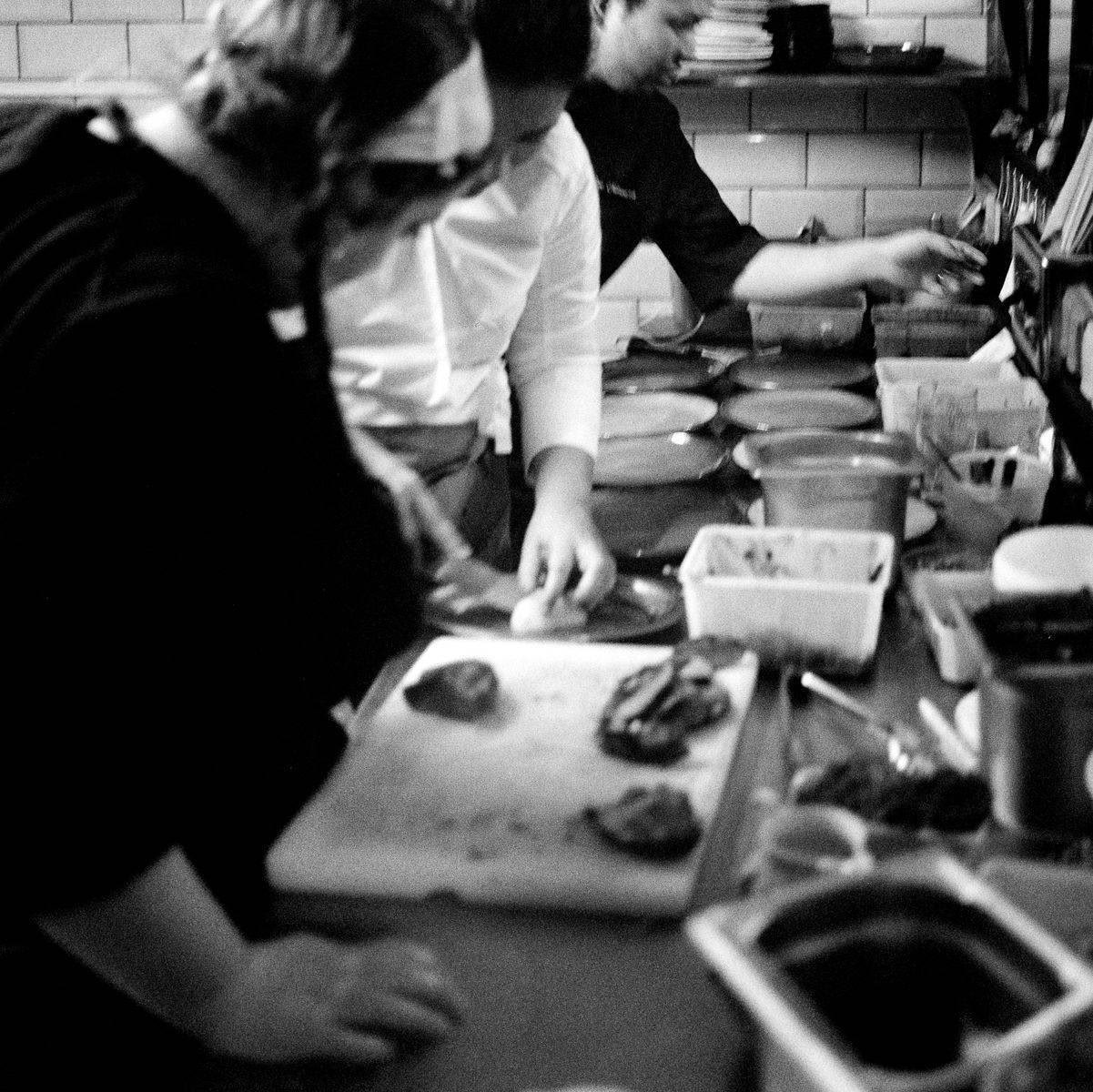 One evening when Chef Sarika Sor is invited by the Lille restaurant Bleu Canard for a four-hands dinner with Chef Ryo Nakamura , Mathieu Drouet captures the atmosphere in the dini… - Image 7