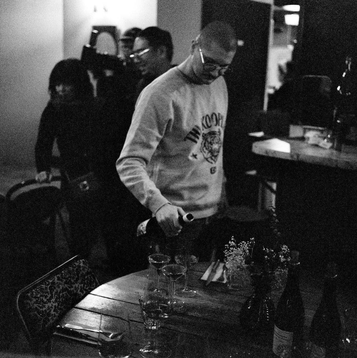 One evening when Chef Sarika Sor is invited by the Lille restaurant Bleu Canard for a four-hands dinner with Chef Ryo Nakamura , Mathieu Drouet captures the atmosphere in the dini… - Image 16