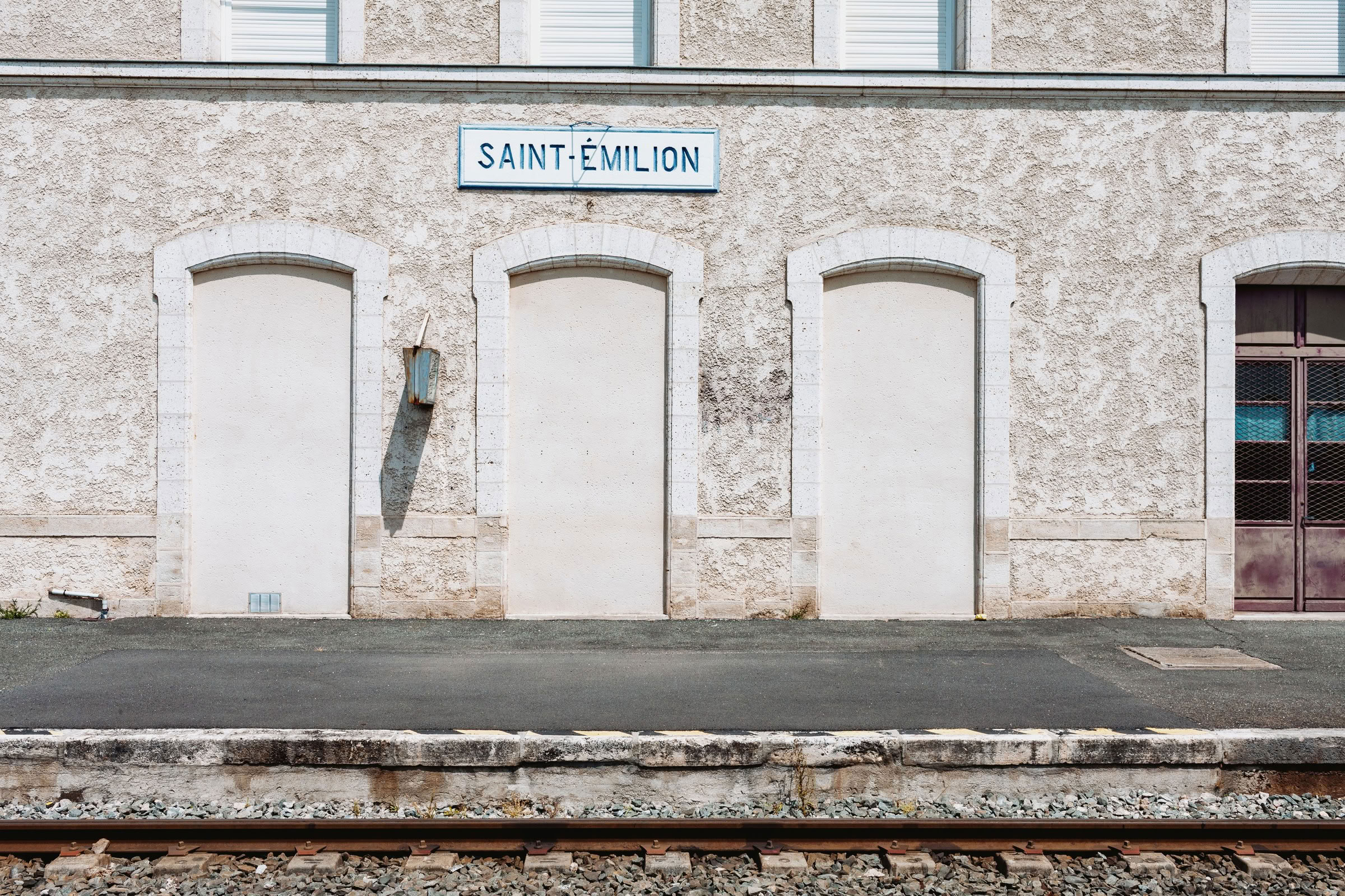 Wine estate photography: Saint Emilion - Bordeaux  - 2008. Saint Emilion represents the unique characteristics of a region's land affecting its produce. It… - Image 16