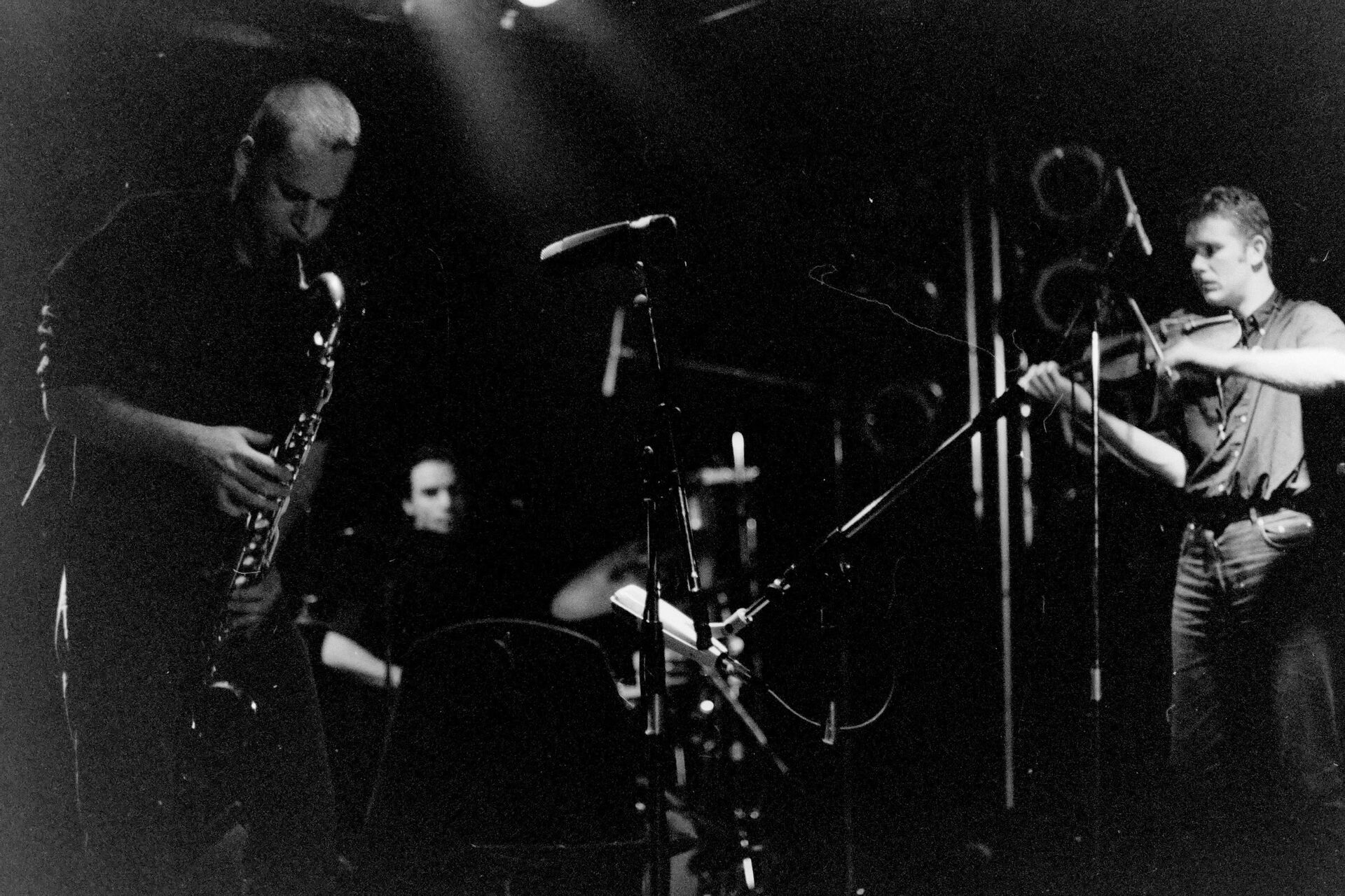 Concert photography — of Akosh S. Unit — at L'Aeronef - Lille — (1998) - Image 1