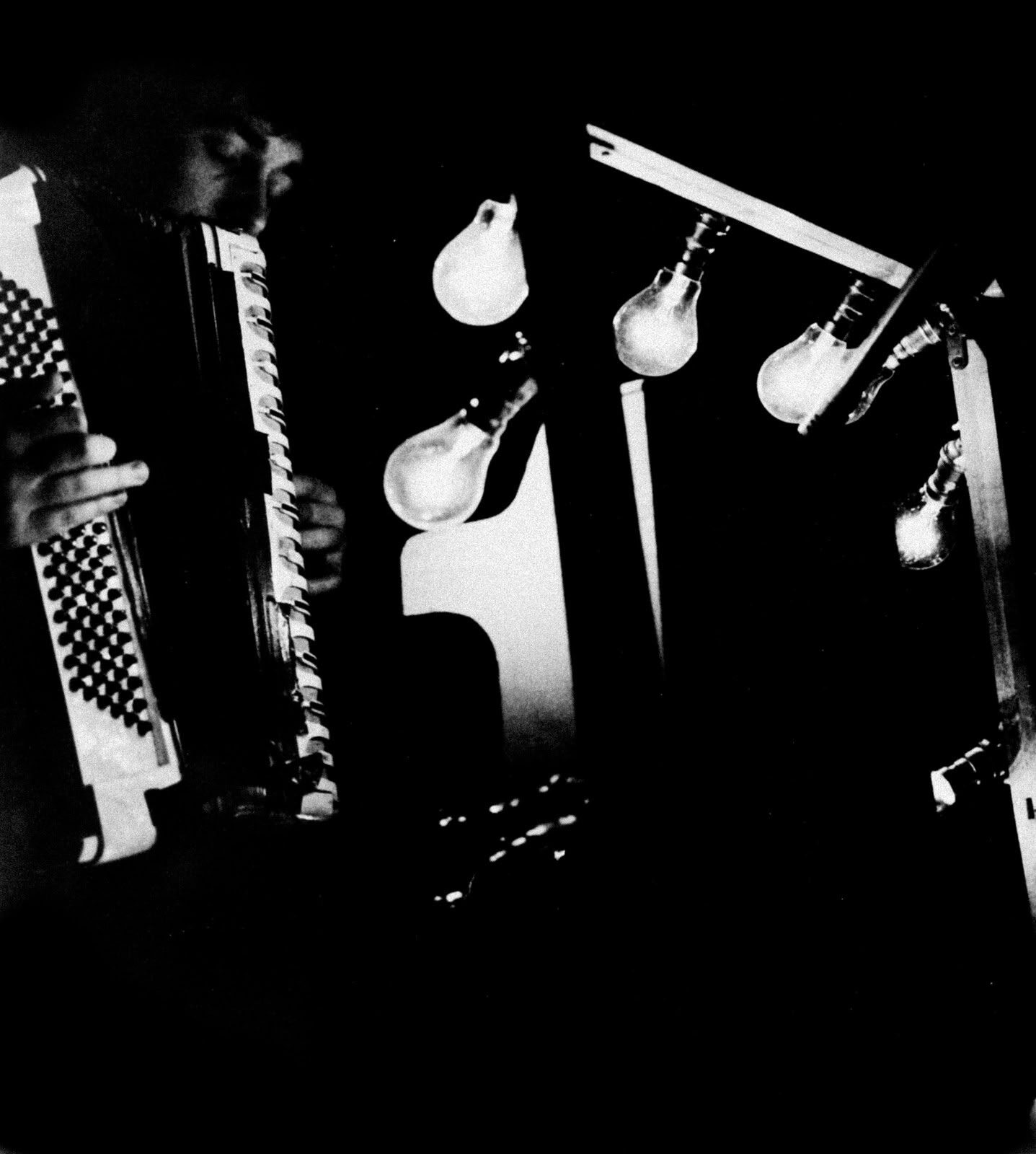 Concert photography — of Yann Tiersen — at L’Aeronef - Lille — (2005) - Image 1