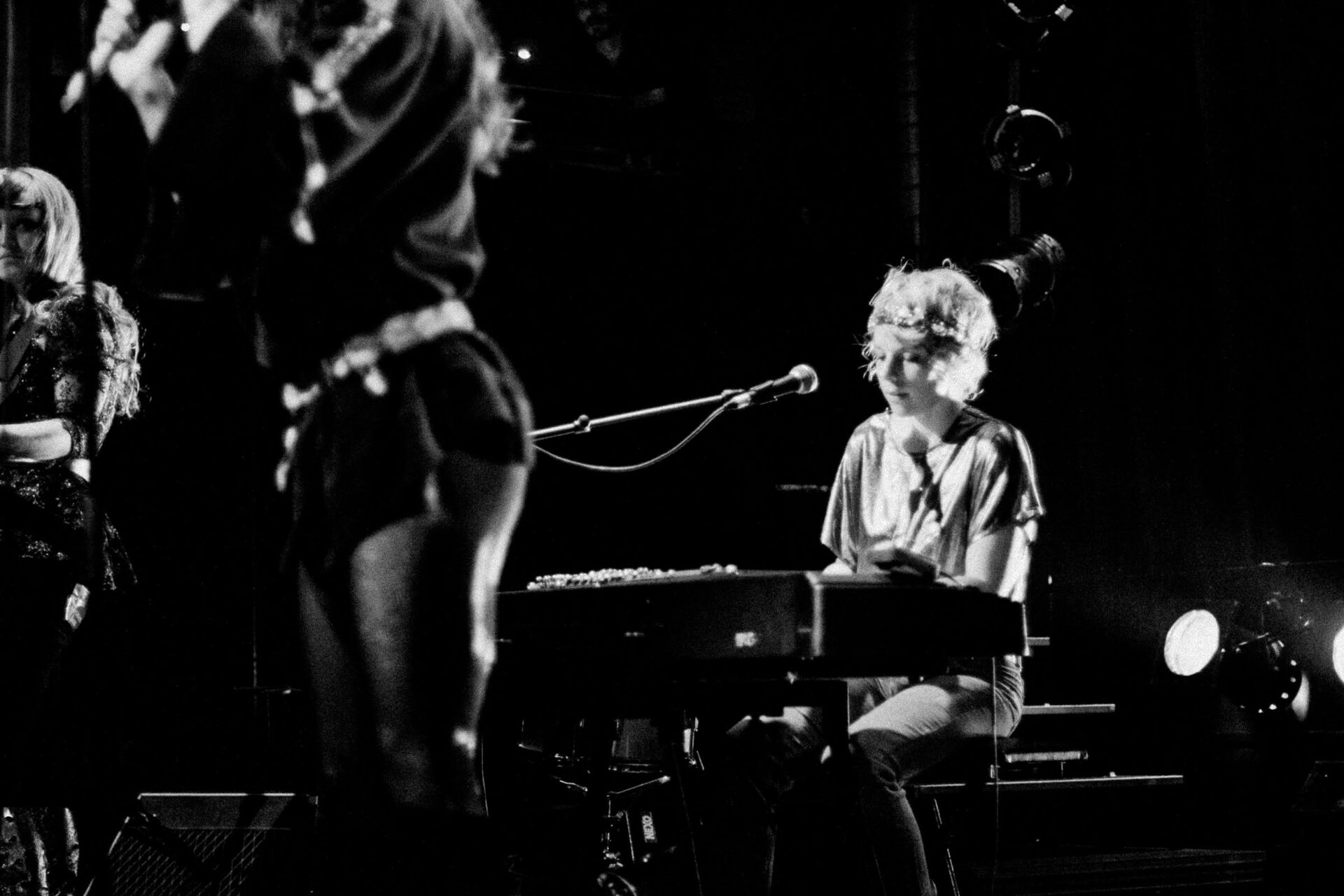 Concert photography — of Bat for Lashes — at Le Grand Mix - Tourcoing — (2007) - Image 11