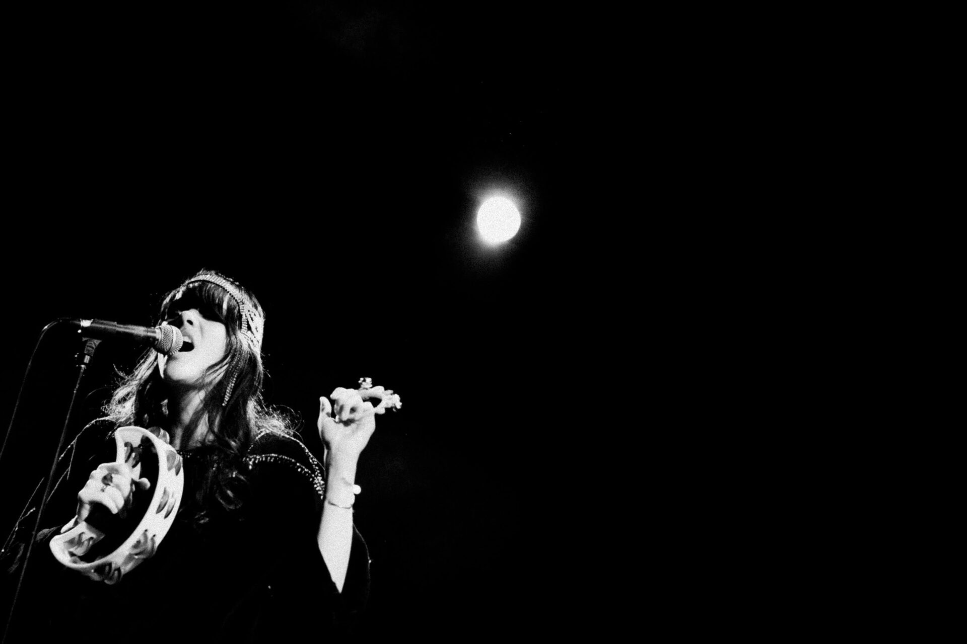 Concert photography — of Bat for Lashes — at Le Grand Mix - Tourcoing — (2007) - Image 19
