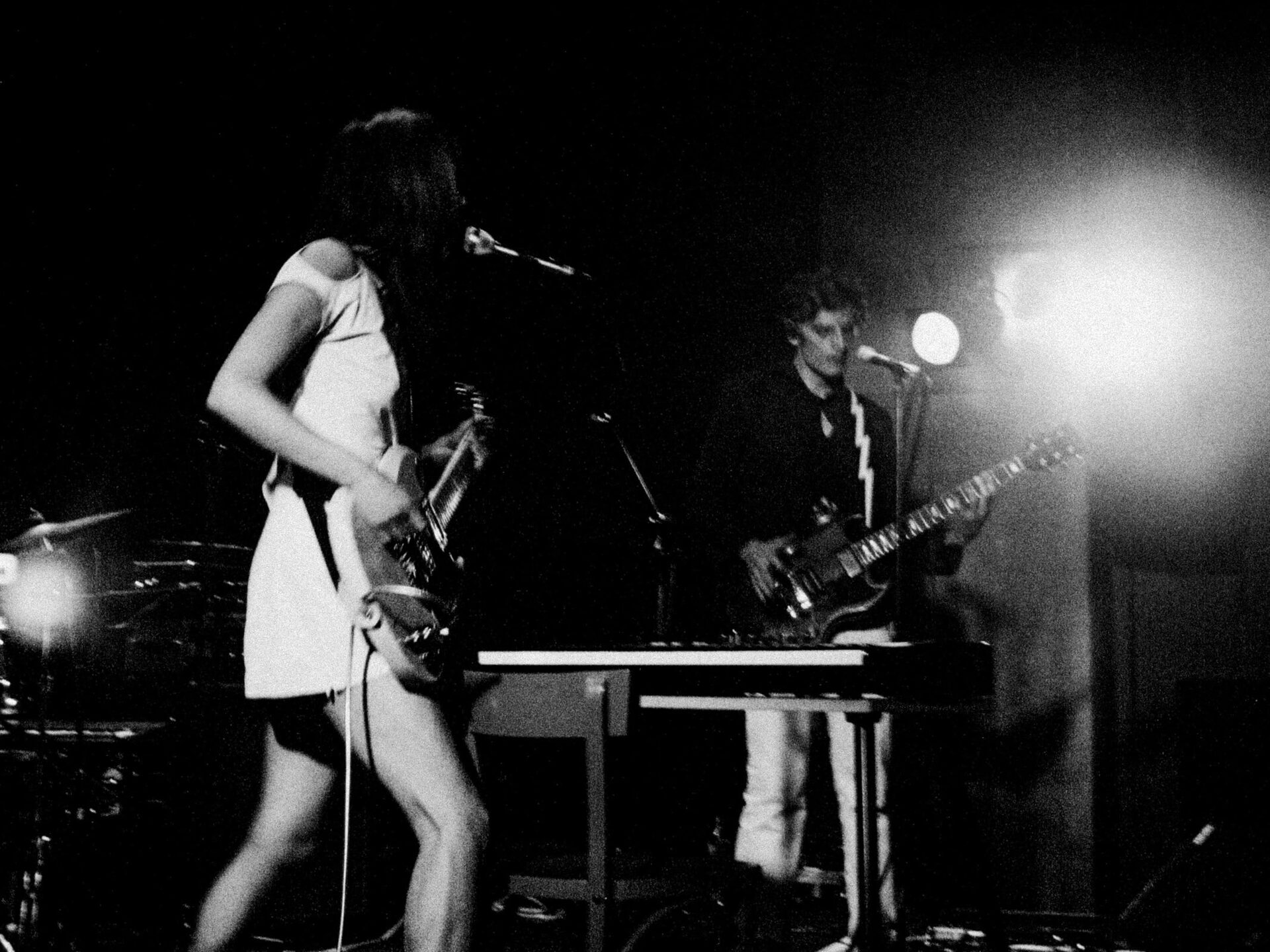 Concert photography — of Blonde Redhead — at Le Grand Mix - Tourcoing — (2004) - Image 2