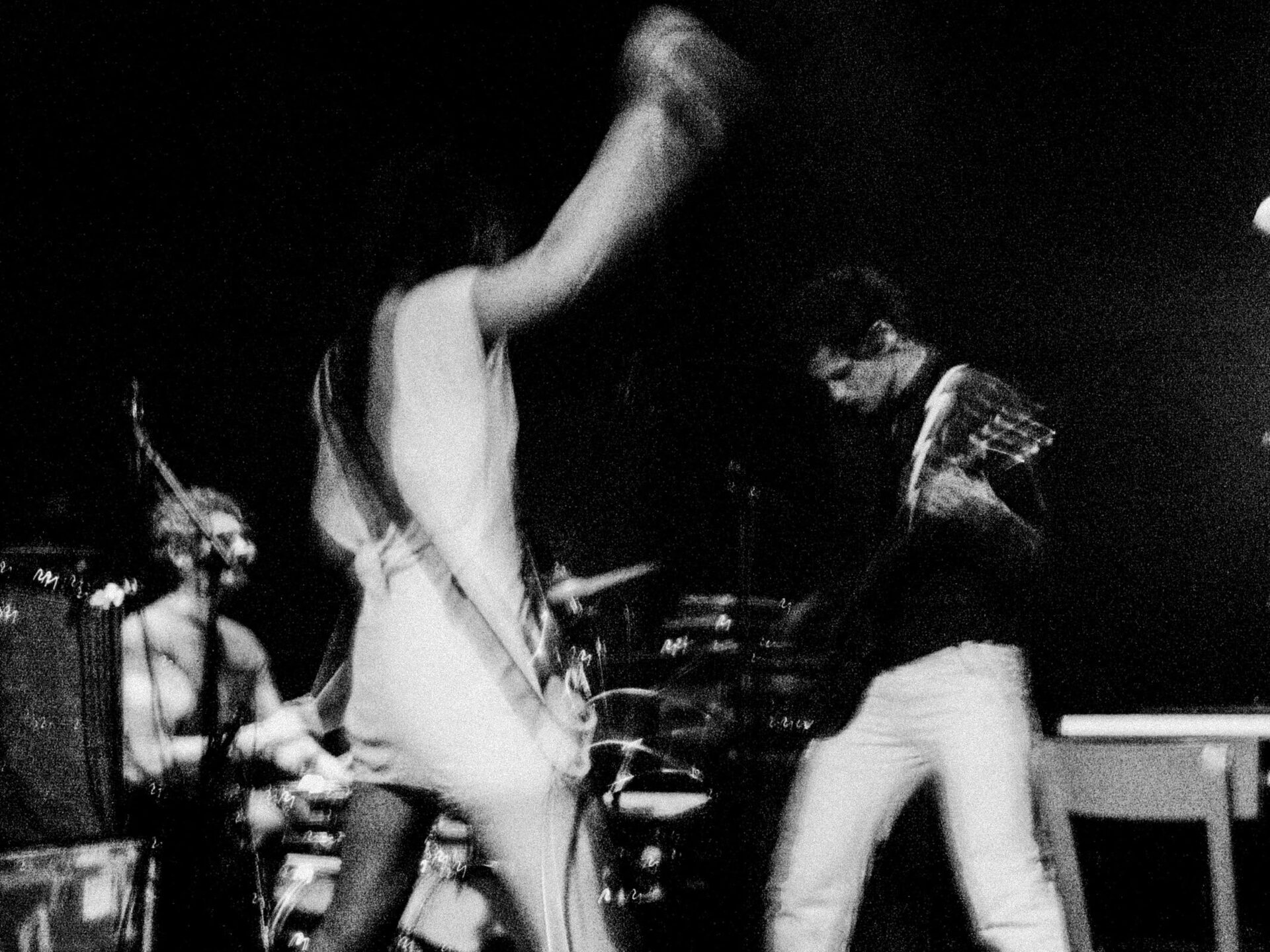 Concert photography — of Blonde Redhead — at Le Grand Mix - Tourcoing — (2004) - Image 14