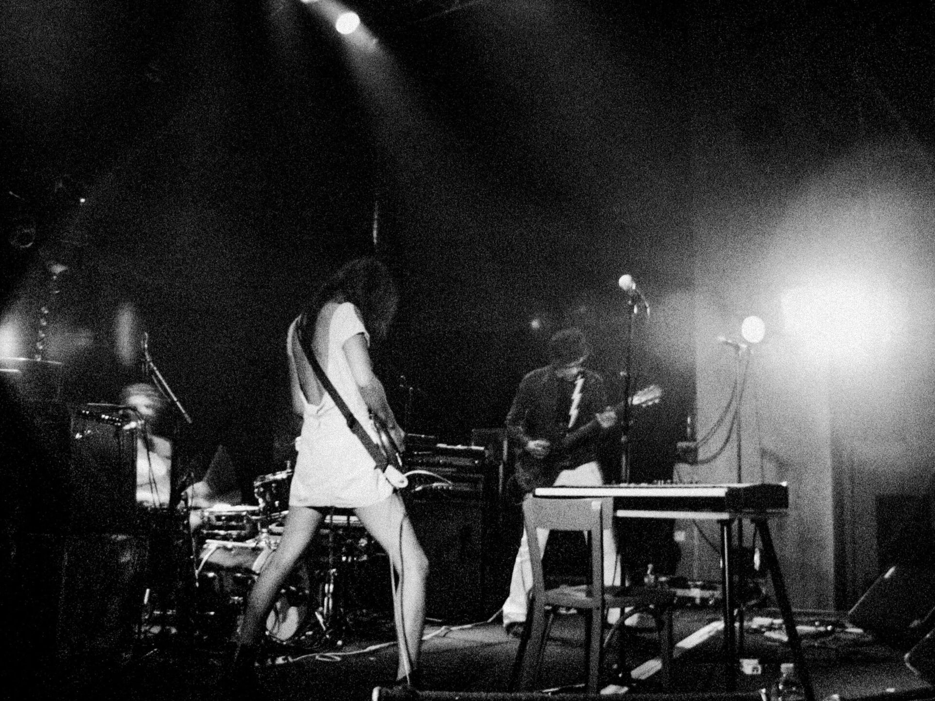 Concert photography — of Blonde Redhead — at Le Grand Mix - Tourcoing — (2004) - Image 15