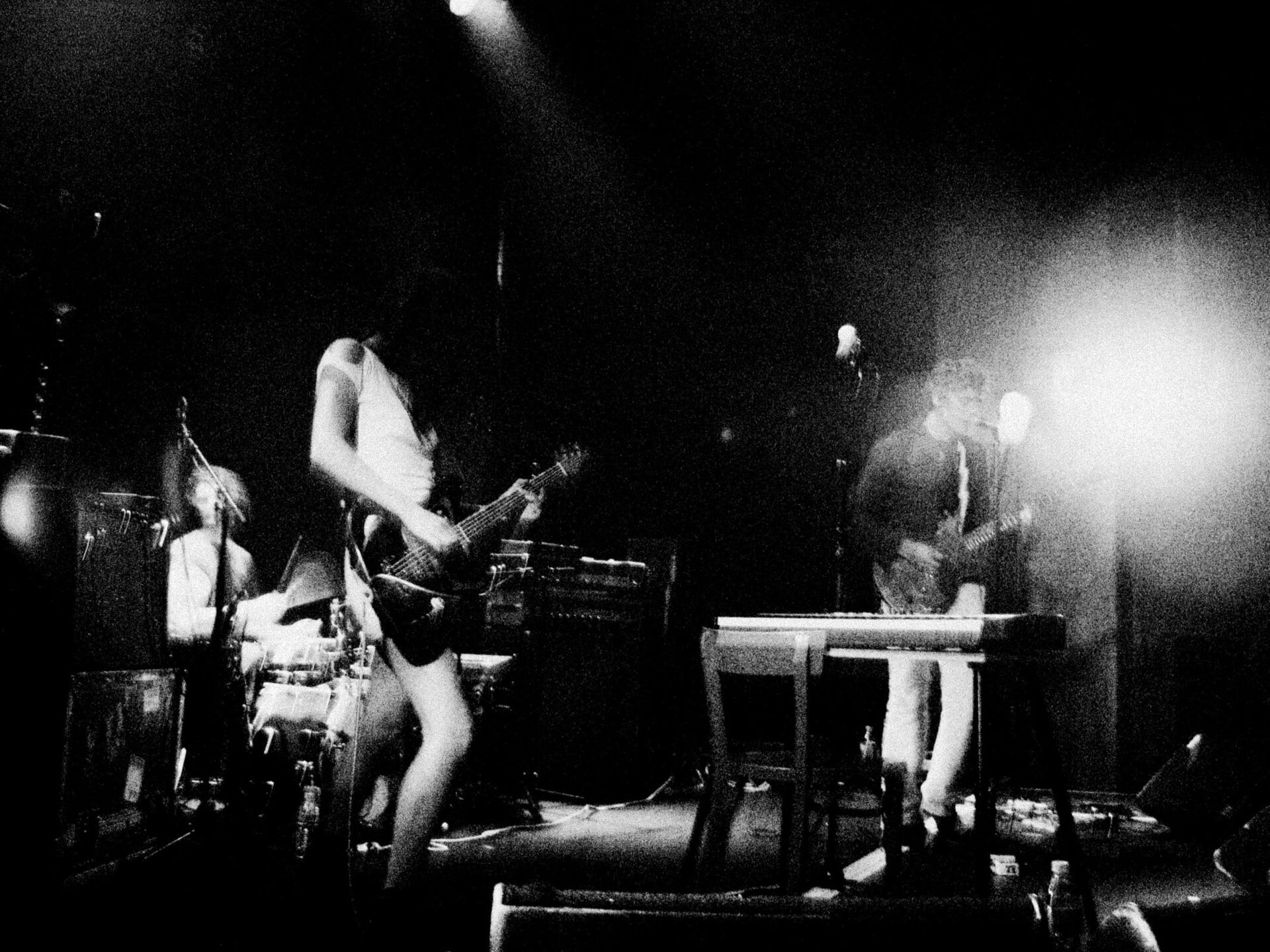 Concert photography — of Blonde Redhead — at Le Grand Mix - Tourcoing — (2004) - Image 16