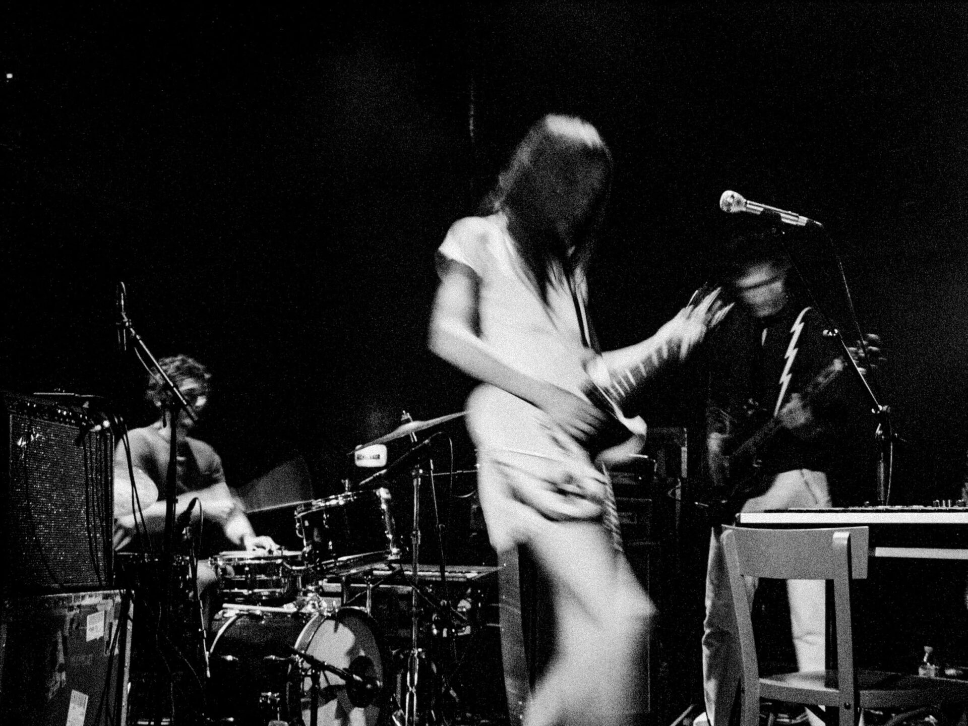 Concert photography — of Blonde Redhead — at Le Grand Mix - Tourcoing — (2004) - Image 19