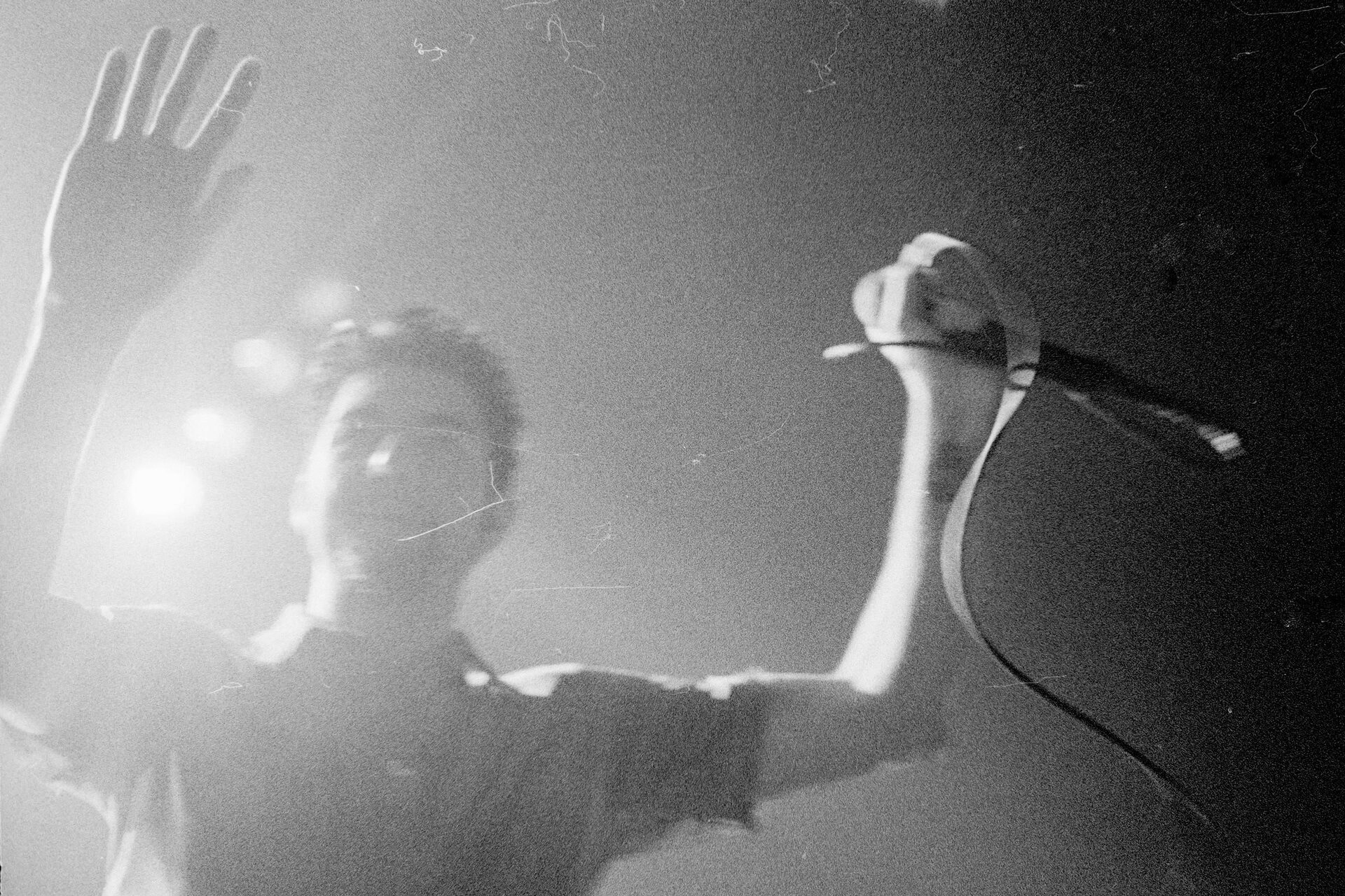 Concert photography — of Deftones — at L'Aeronef - Lille — (1998) - Image 15