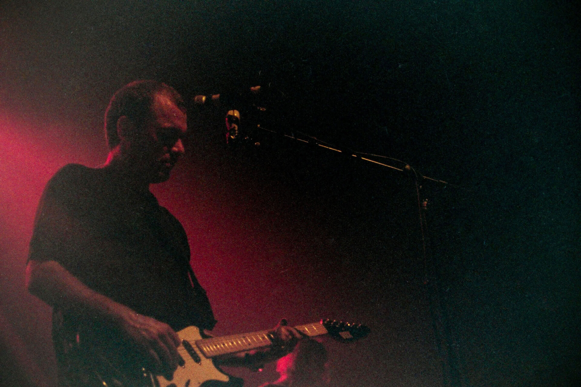 Concert photography — of dEUS — at L'Aéronef - Lille — (1999) - Image 7