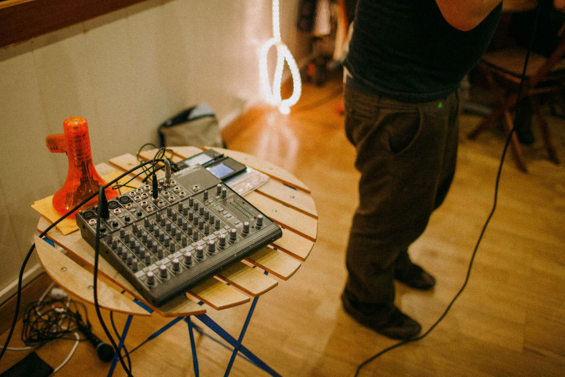 Concert photography — of Dylan Municipal — at Caf& Diskaire - Lille — (2023) - Image 1