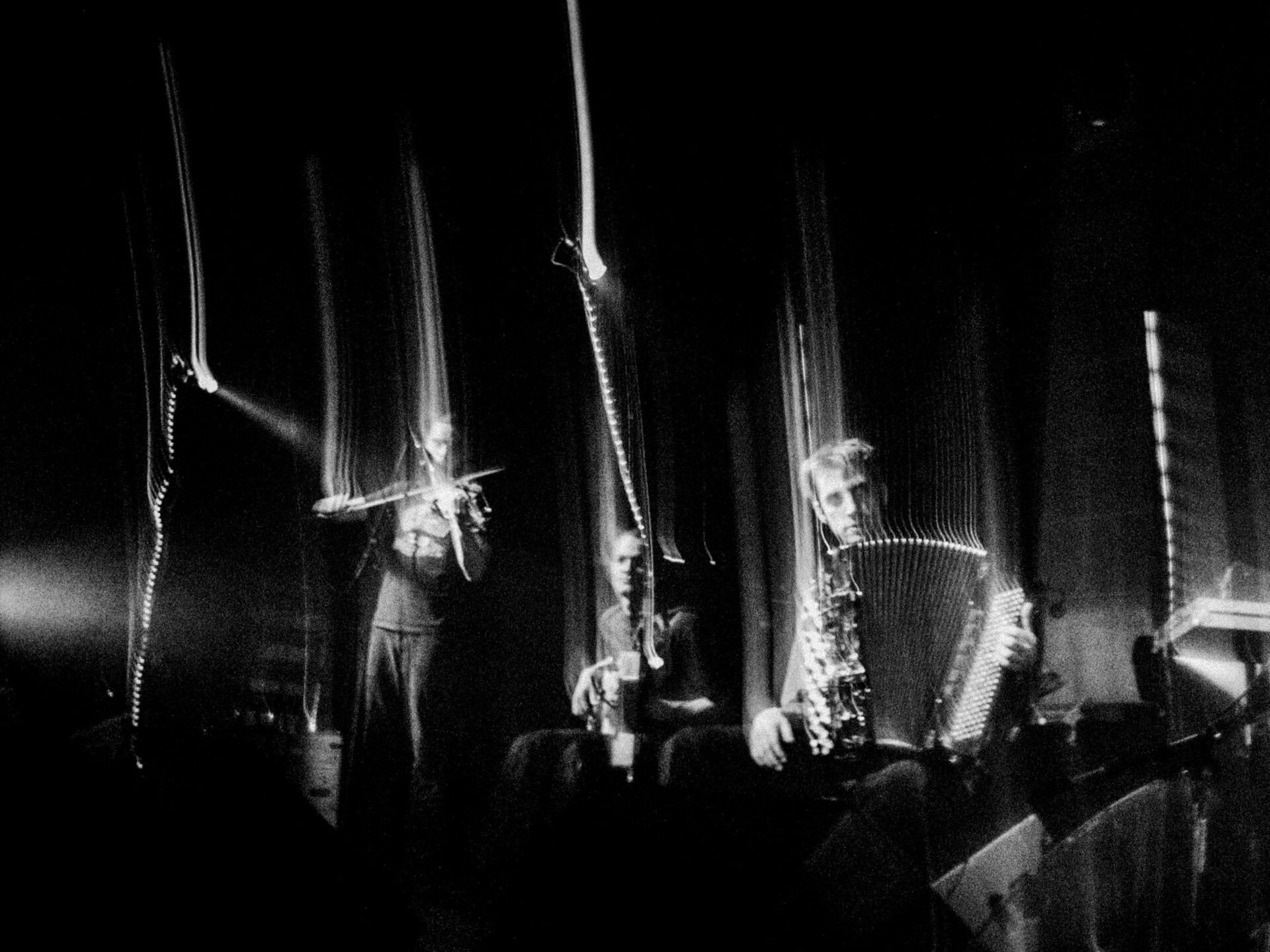 Concert photography — of Ez3kiel — at 1er April 2004 - Le Splendid - Lille — (2023) - Image 8