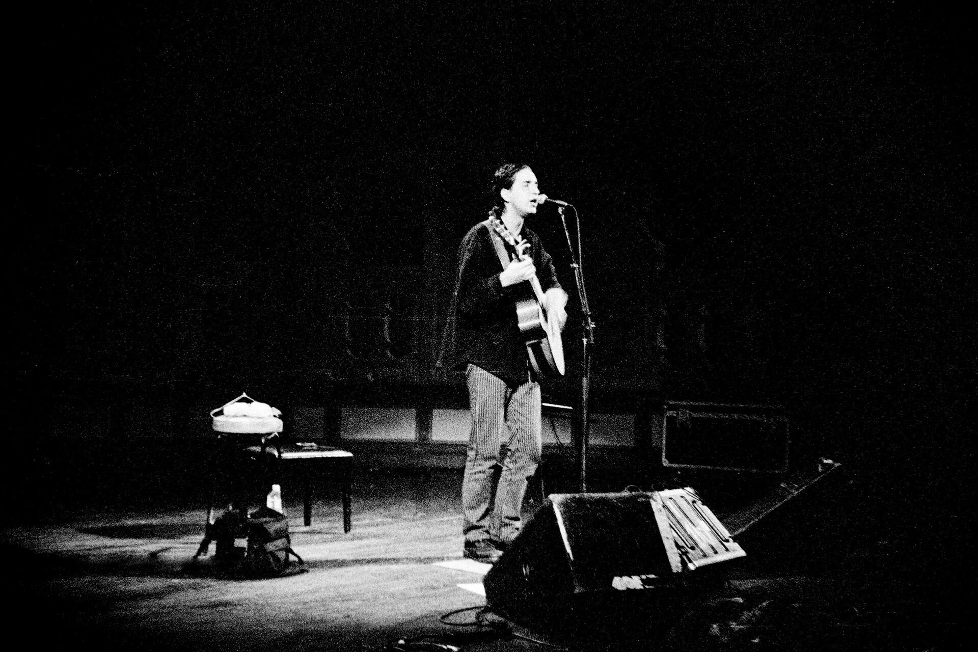 Concert photography — of Joseph Arthur — at Salle des Concerts - Arras — (1997)