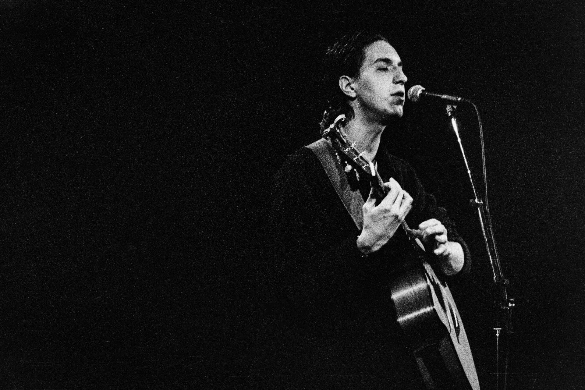 Concert photography — of Joseph Arthur — at Salle des Concerts - Arras — (1997) - Image 4