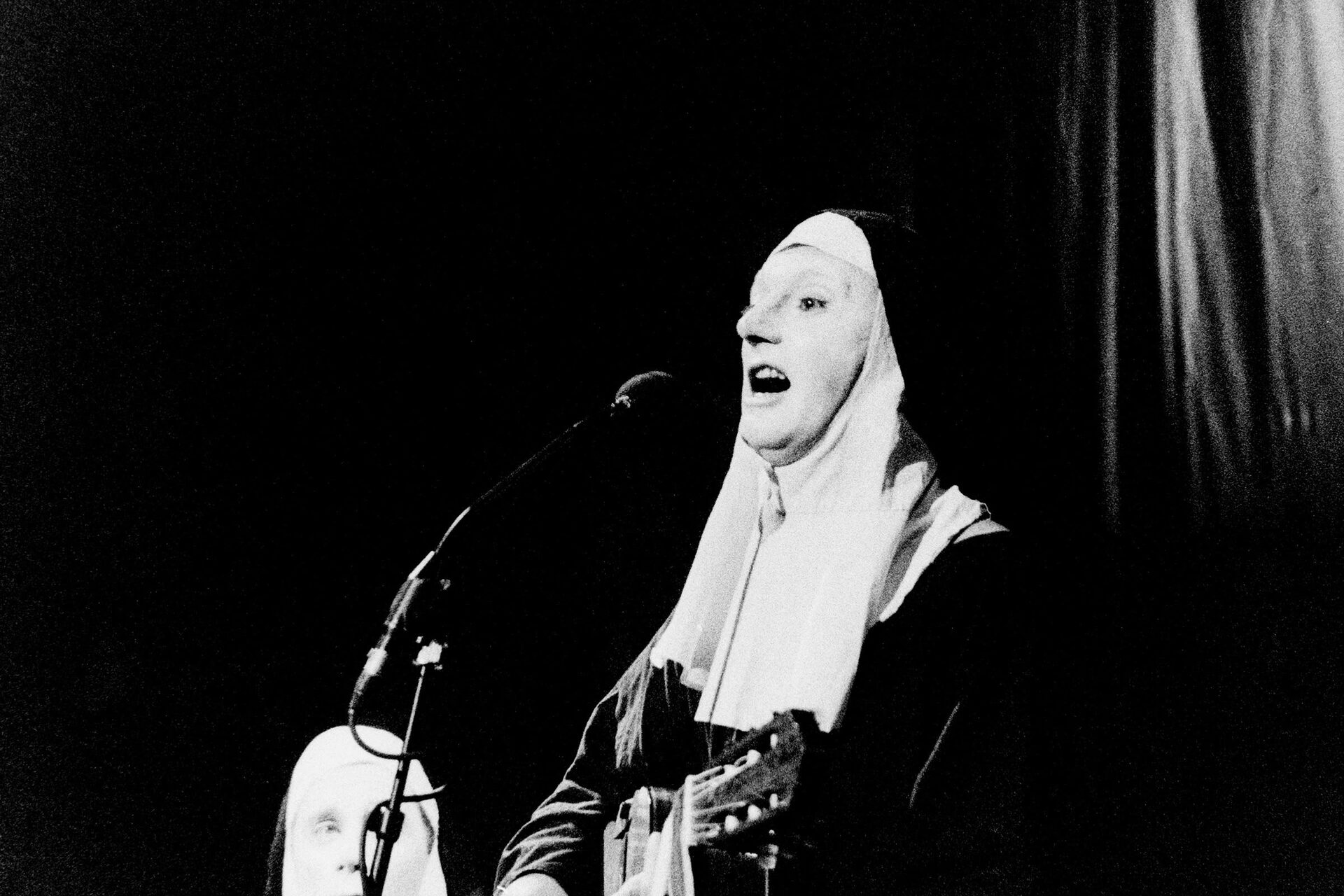 Concert photography — of Les Nonnes Troppos — at Le Pharos - Arras — (1996) - Image 3