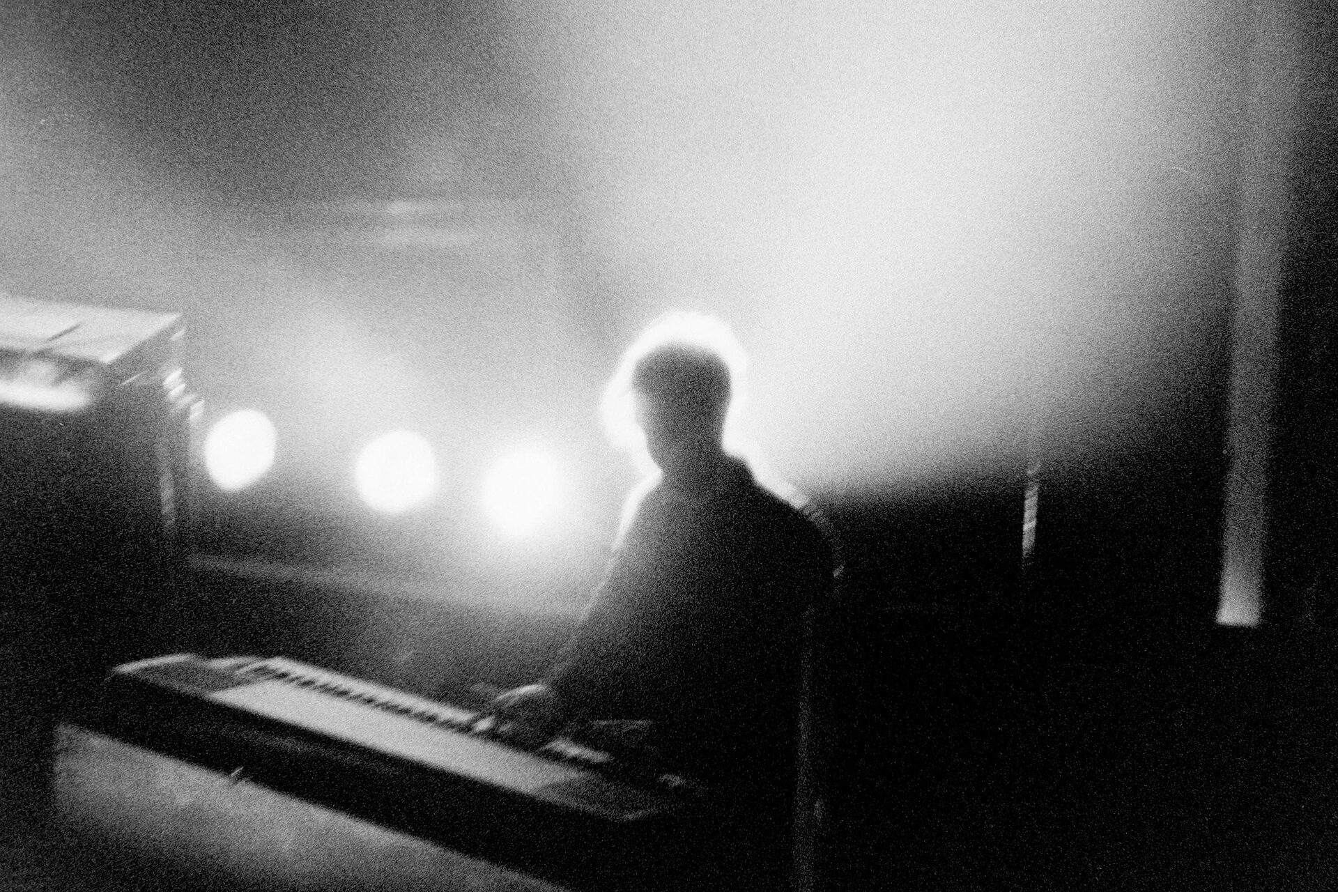 Concert photography — of Mojave 3 — at Salle des concerts - Arras — (1996) - Image 6