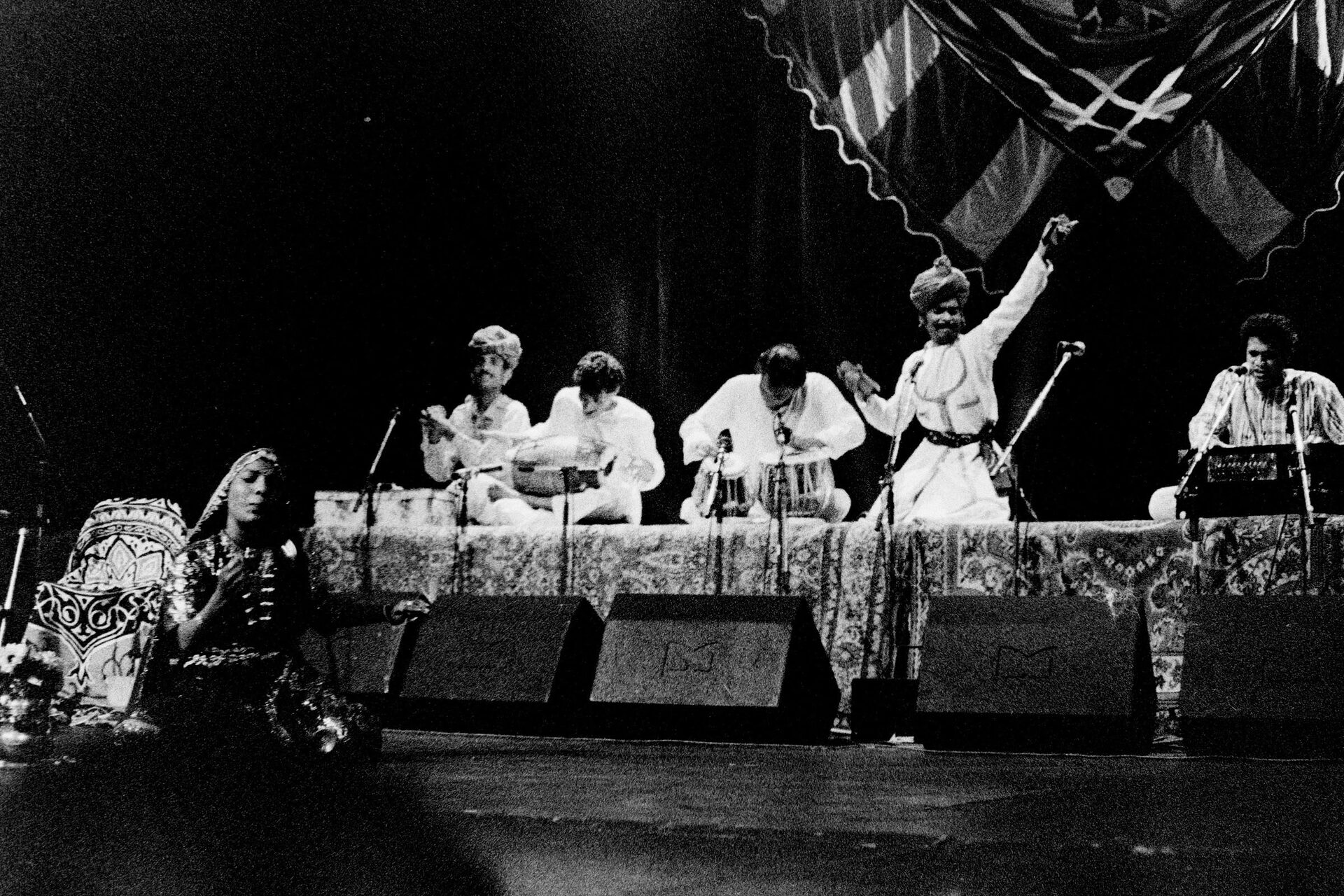 Concert photography — of Natasha Atlas — at L'Aéronef - Lille — (1998) - Image 3