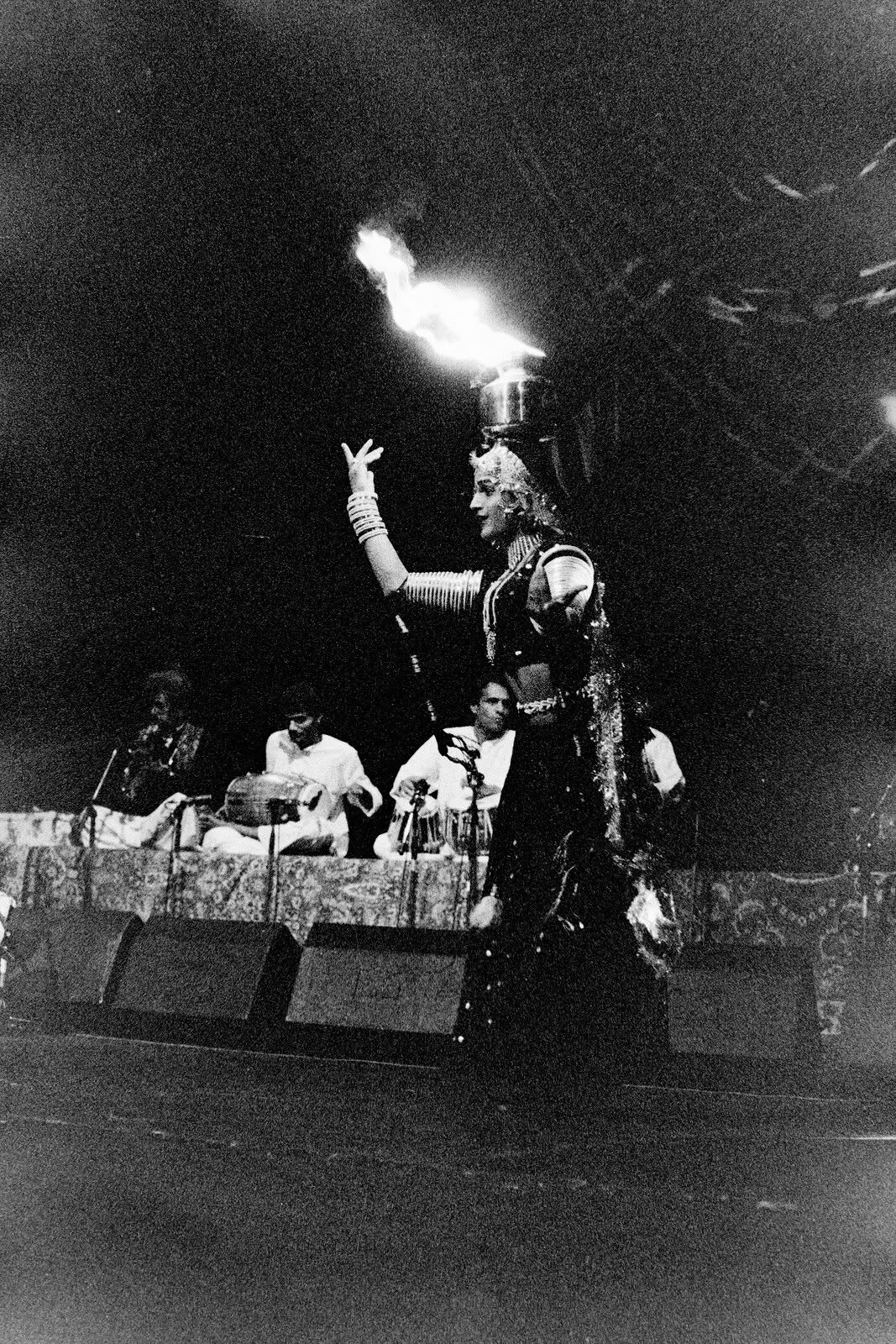 Concert photography — of Natasha Atlas — at L'Aéronef - Lille — (1998) - Image 5