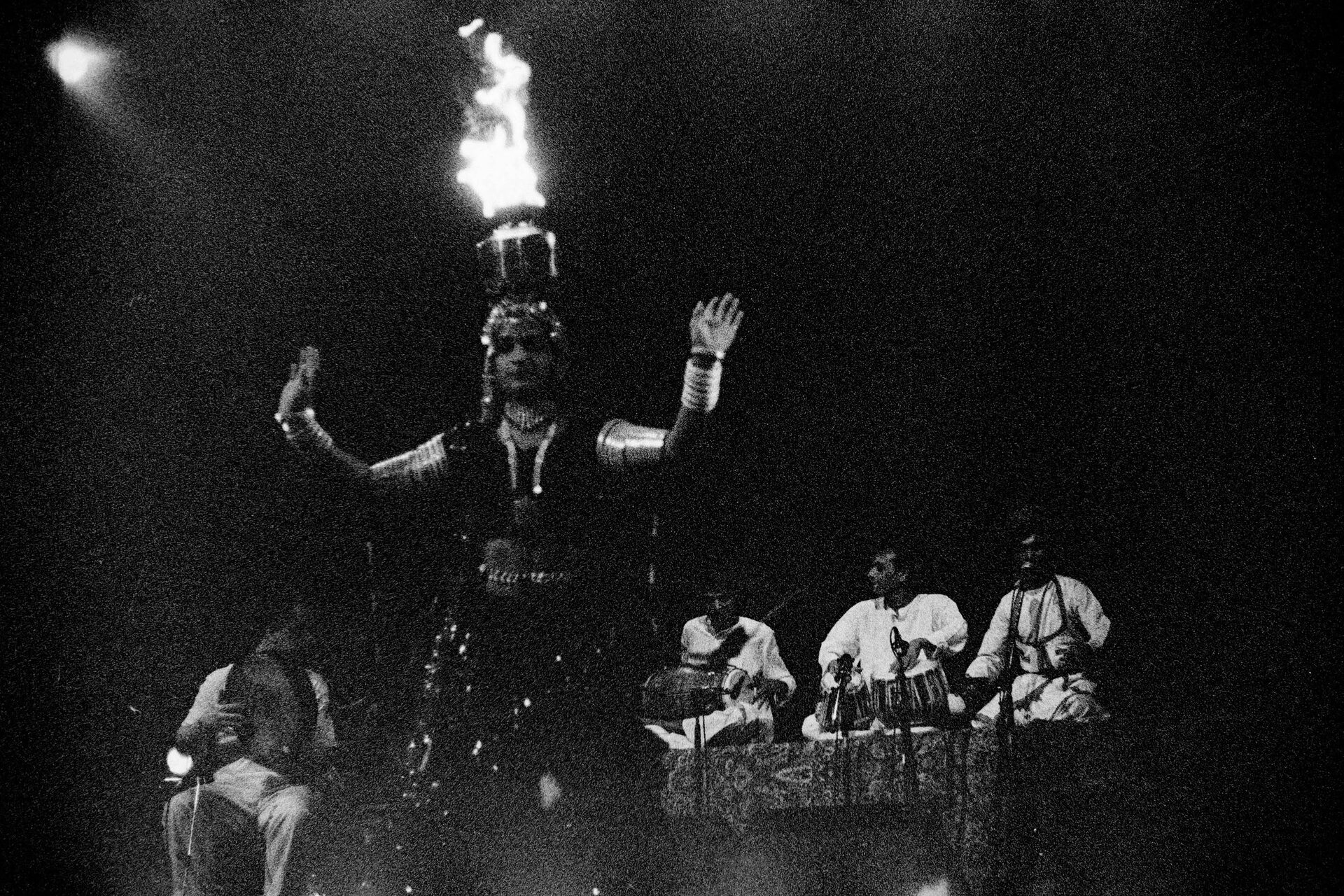 Concert photography — of Natasha Atlas — at L'Aéronef - Lille — (1998) - Image 6