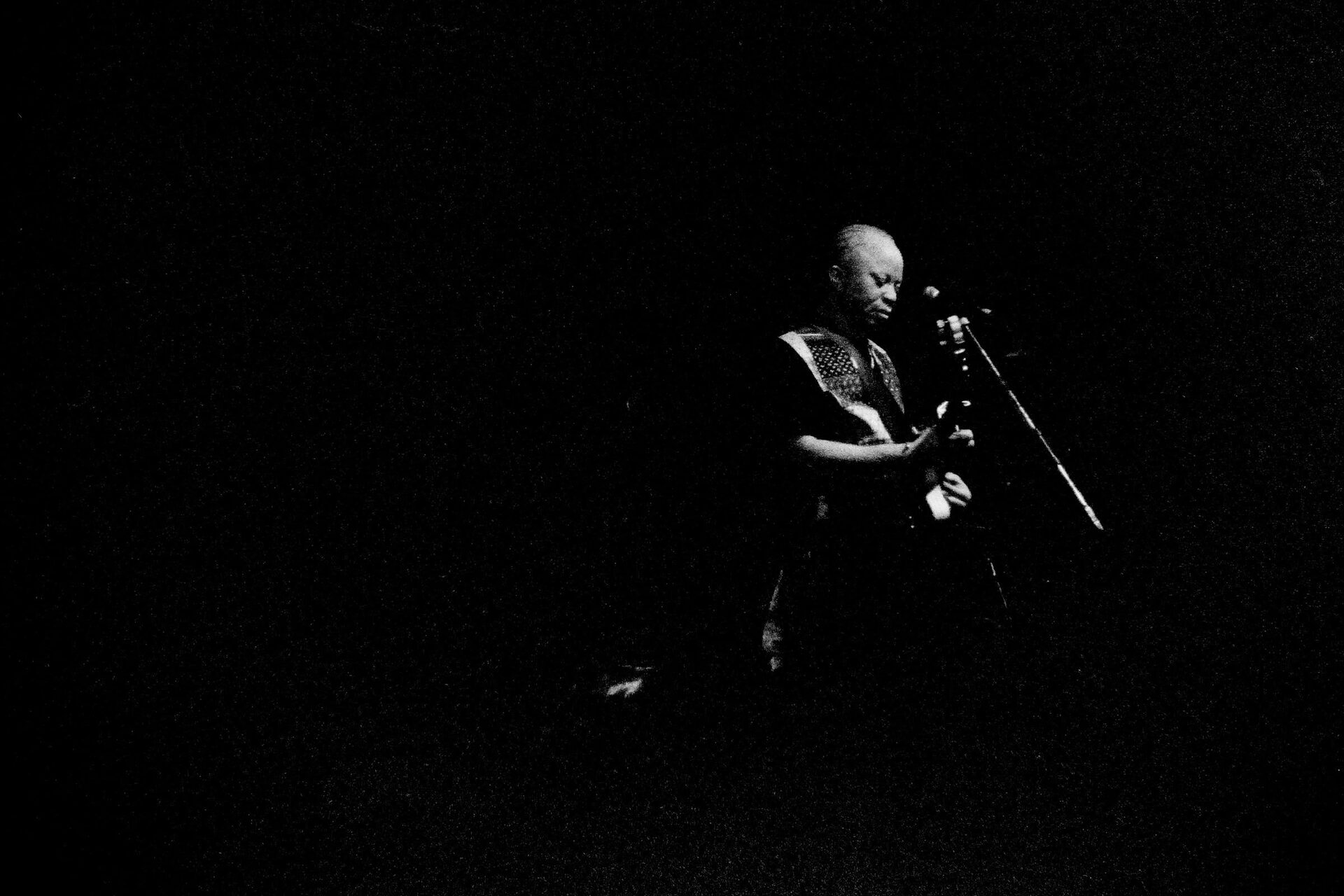 Concert photography — of Salif Keita — at L'Aeronef - Lille — (1999)