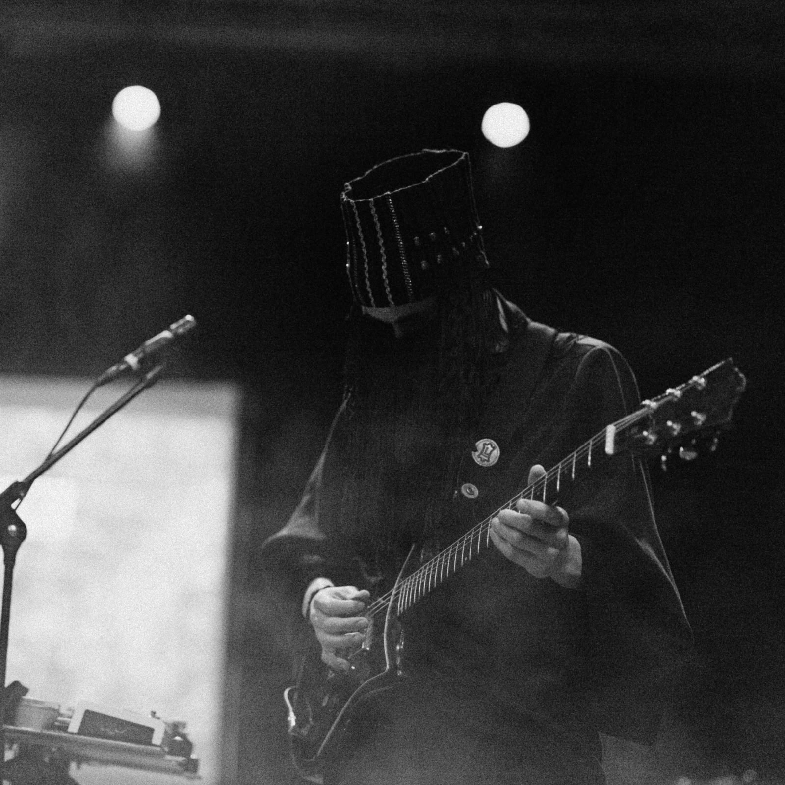 Wyatt E. est un groupe belge de drone/doom metal formé en 2015, réputé pour ses compositions hypnotiques et atmosphériques inspirées des civilisations anciennes, notamment la mythologie mésopotamienne. - Image 1