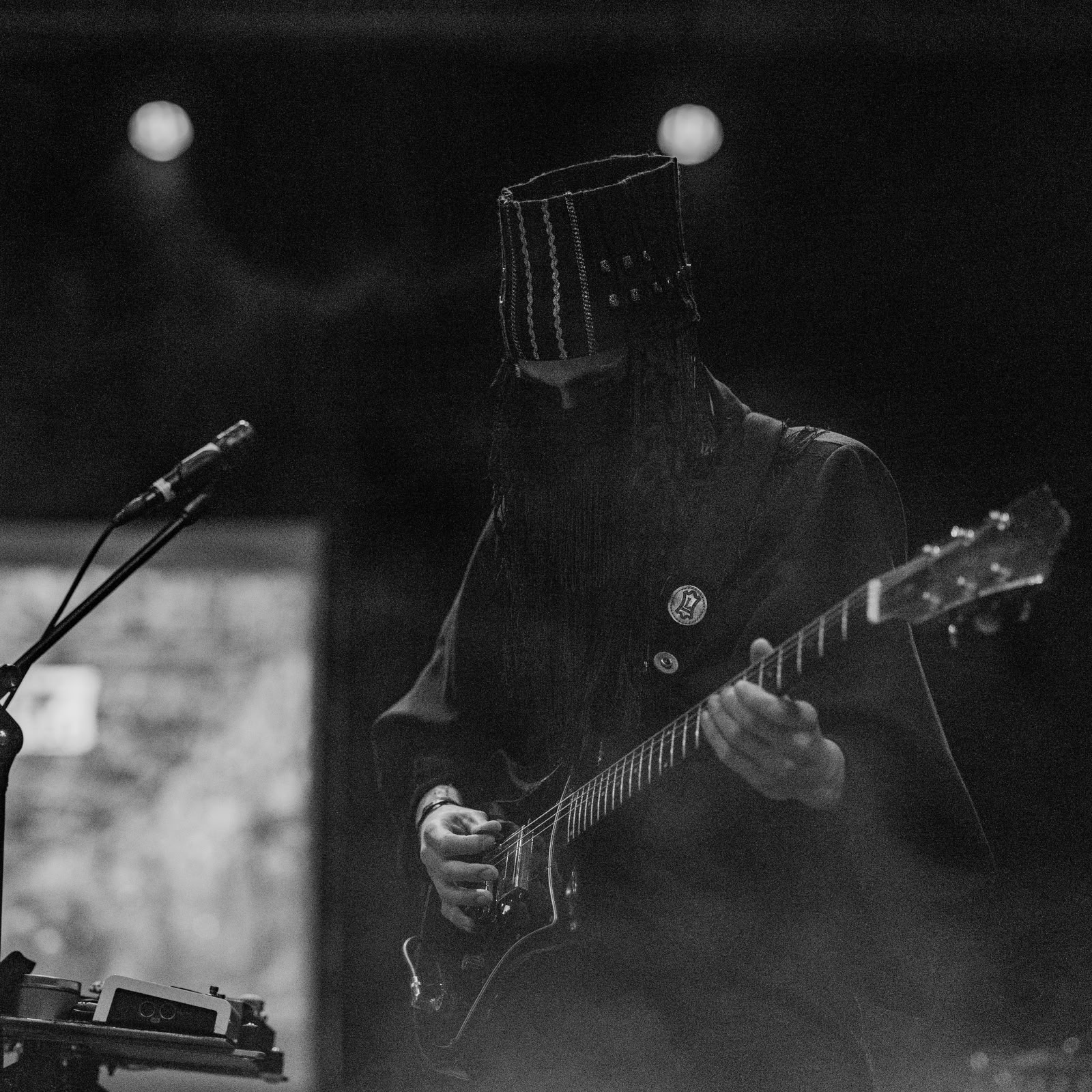 Wyatt E. est un groupe belge de drone/doom metal formé en 2015, réputé pour ses compositions hypnotiques et atmosphériques inspirées des civilisations anciennes, notamment la mythologie mésopotamienne. - Image 2