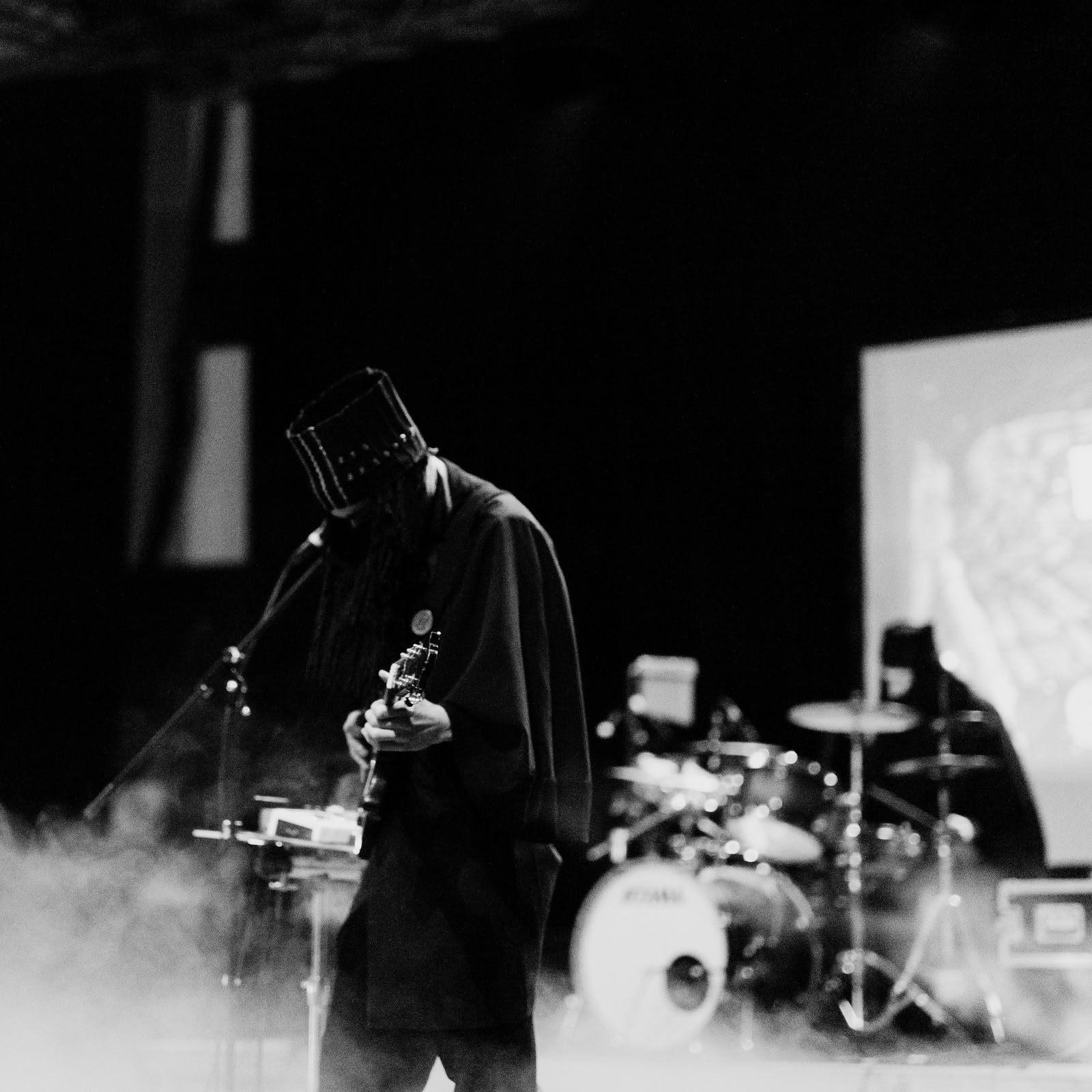 Wyatt E. est un groupe belge de drone/doom metal formé en 2015, réputé pour ses compositions hypnotiques et atmosphériques inspirées des civilisations anciennes, notamment la mythologie mésopotamienne. - Image 8