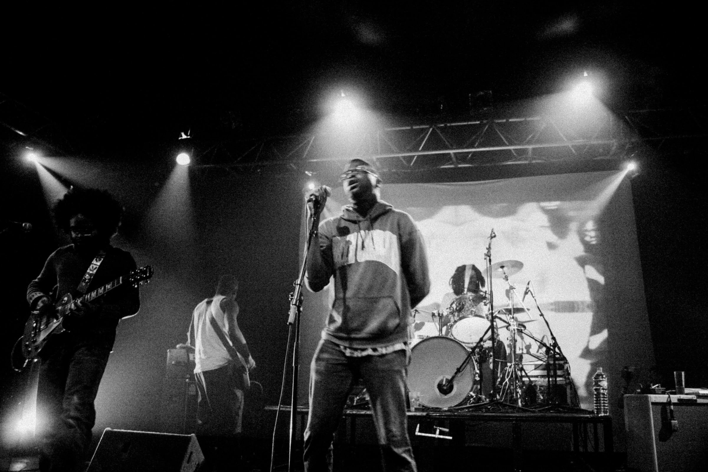 Concert photography — of TV on The Radio — at Festival Scopitone - Nantes — (2004)