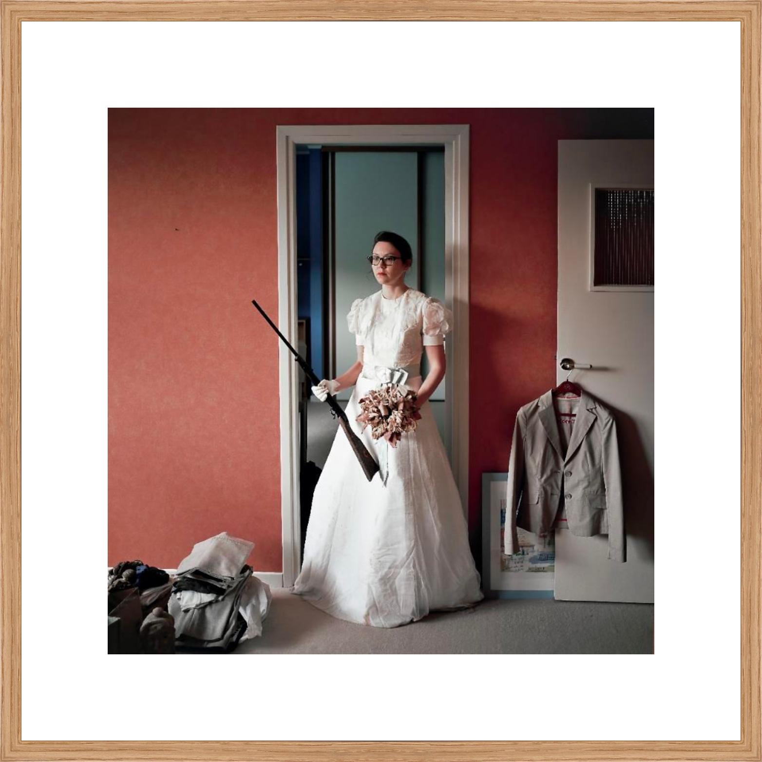 Laurence with a gun — Laurence series, photograph by Mathieu Drouet